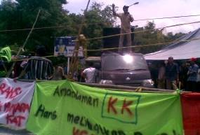 Warga Sumbawa Duduki dan Blokir Tambang Newmont