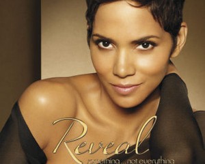 Parfum Halle Berry Ungkapkan Rahasia Wanita