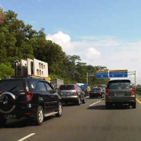 2 Kecelakaan di Tol Jagorawi, Lalin ke Jakarta Tersendat