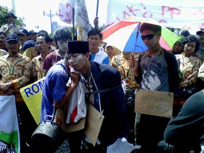 Pegawai Honorer Tuntut Jadi PNS