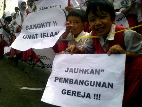Aksi Menolak Pembangunan Rumah Ibadah