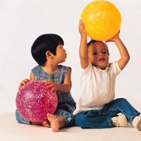 Kapan Balita Mulai Senang Gaul?