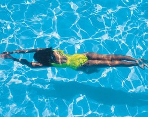 Berenang di Air Dingin Bisa Turunkan Berat Badan