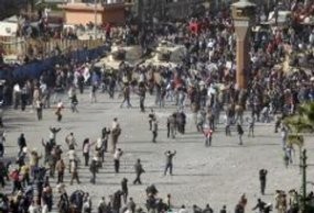 Kairo Rusuh, Massa Pro dan Anti Mubarak Bentrok 