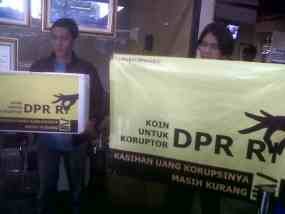 Sahabat Demokrat Gelar Aksi Koin untuk Koruptor DPR