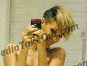 Rihanna Akui Foto Toplessnya Beredar di Internet