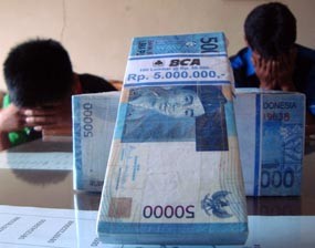 Selidiki Transaksi Mobil, Polisi Malah Dapat Uang Palsu