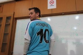 Lee Hendrie Merumput di Stadion Siliwangi