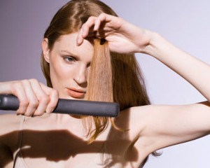 Tips Gunakan Catok Agar Rambut Tidak Rusak