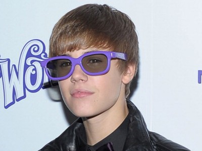 Justin Bieber dan Kacamata Ungu