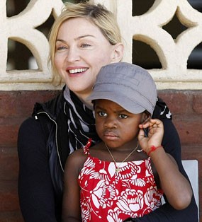 Madonna Akan Dituntut Keluarga Anak Angkatnya