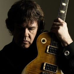 Gitaris Legendaris Gary Moore Tutup Usia