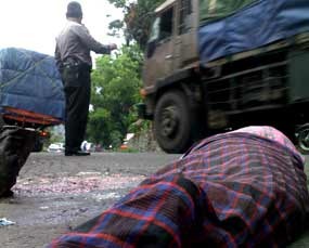 Publik Pasrah, Anggap Kecelakaan Karena Jalan Rusak Takdir Illahi