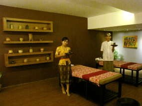 Nuansa Tradisional Bali nan Nyaman di The Roses Spa