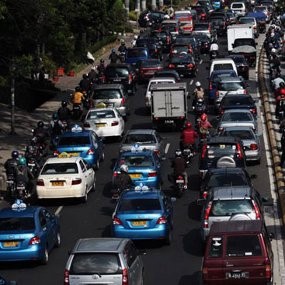Pembatasan Kendaraan dengan Warna Tidak Masuk Akal