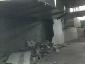 Tembok Roboh di Parkiran Gedung Cyber 2, Semua Mobil Diungsikan