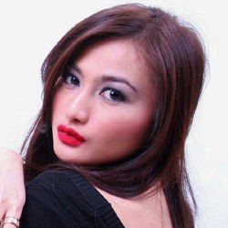 Debby Ayu, dari Catwalk Hingga ke Layar Lebar