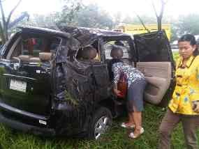 Avanza Jungkir Balik di Tol, Sopir dan Dua Penumpang Selamat