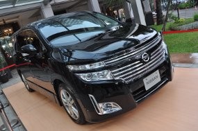 Nissan Elgrand Dilempar Rp 860 Juta