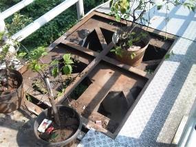 Awas! Lubang Menganga di Jembatan Penyeberangan Dukuh Atas