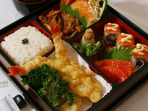  Makan Siang Bento dan Ramen di Sushimise