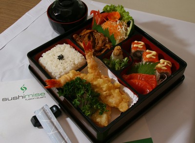 Makan Siang Bento dan Ramen di Sushimise