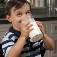 Rajin Minum Susu Saat Sekolah Kurangi Risiko Kanker Usus