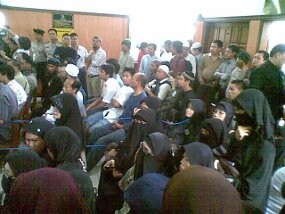 Pengunjung Sidang Baasyir Diperiksa Ketat 