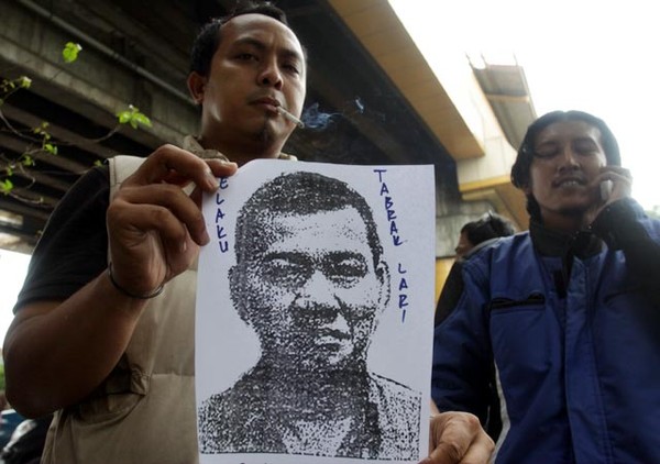 Sopir Tabrak Lari Dicari Warga