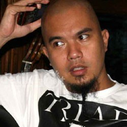 Ahmad Dhani ke Singapura untuk Garuda