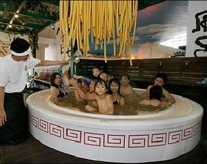 Spa Unik dengan Mie Ramen & Anggur Merah