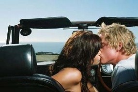 Dilarang Ciuman di Mobil pada Malam Valentine