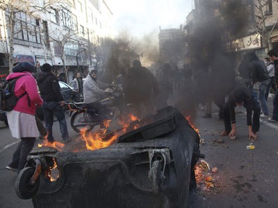 Demo Anti Pemerintah Merembet ke Iran