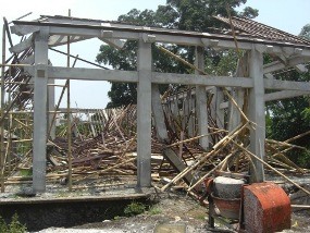 Proyek Balai Pertemuan Bantuan Menpora Ambruk di Bali