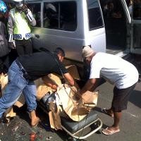 Seorang Biker Tewas Terlindas Mobil Crane