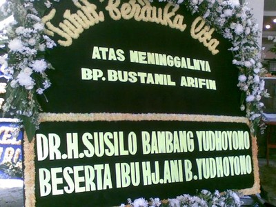 Karangan Bunga Untuk Bustanil Arifin