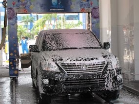 Trik Mencuci Mesin Mobil 