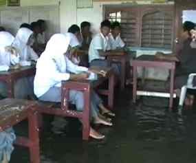 Try Out Siswa Lamongan Dikepung Banjir