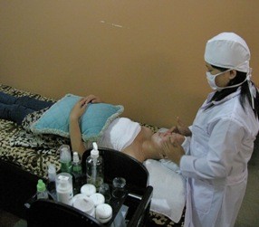 Tren Facial Emas Merambah Bandung