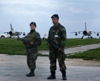 Disuruh Ngebom Pendemo, 2 Pilot Jet Mendarat ke Malta