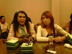 Protes Dikasari Saat Razia, Waria Se-Indonesia Sambangi Satpol PP