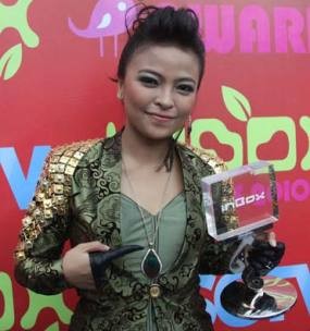 Tantri Kotak Takut Nyanyikan Lagu Nicky Astria
