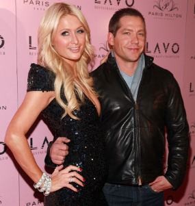 Usai Dihadiahi Mobil Mewah, Paris Hilton Siap Tunangan