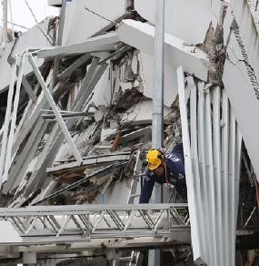100 Orang Diperkirakan Terkubur di Gedung CTV