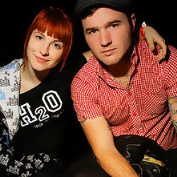 Kisah Cinta Gitaris New Found Glory dengan Vokalis Paramore