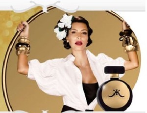 Kim Kardashian Rilis Parfum Emas