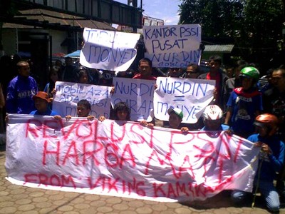 Bobotoh Tuntut Nurdin Turun