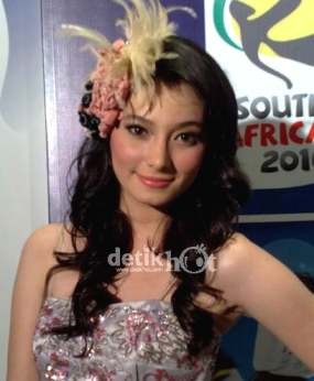 Dude Herlino Masih Malu-malu Akui Asmirandah Sebagai Pacar