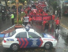 Boromania Lanjutkan Demo di Kampung Halaman