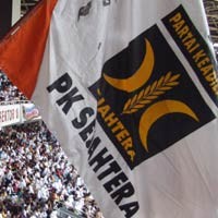 PKS Sebut PD Arogan dan Emosional